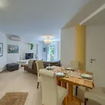 A 2 Comfortable W Terrace & Garden Near * Split
