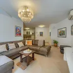 A 2 Comfortable W Terrace & Garden Near Apartman *
