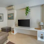 Apartman A 2 Comfortable W Terrace & Garden Near