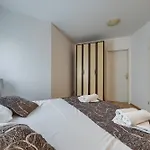 A 2 Comfortable W Terrace & Garden Near Apartman Split