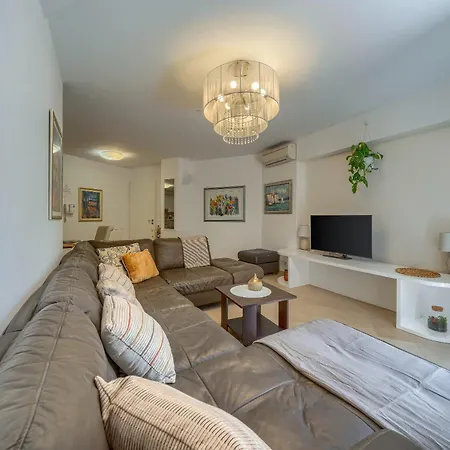 A 2 Comfortable W Terrace & Garden Near Apartmán