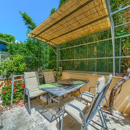 A 2 Comfortable W Terrace & Garden Near * Split
