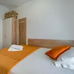 A 2 Comfortable W Terrace & Garden Near ספליט