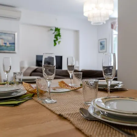 A 2 Comfortable W Terrace & Garden Near Apartment