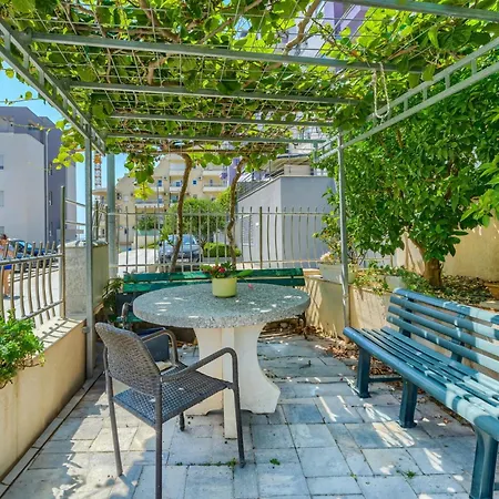 A 2 Comfortable W Terrace & Garden Near * Split