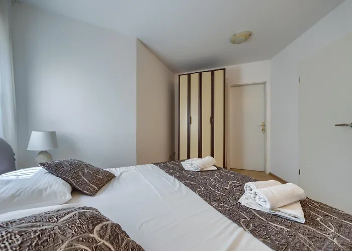 A 2 Comfortable W Terrace & Garden Near Apartment Split