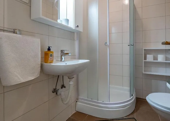 Apartment A 2 Comfortable W Terrace & Garden Near *