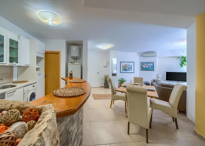 Apartment A 2 Comfortable W Terrace & Garden Near Split