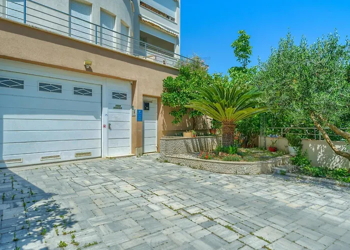 A 2 Comfortable W Terrace & Garden Near * Split