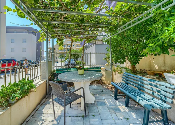 A 2 Comfortable W Terrace & Garden Near * Split