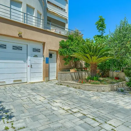 A 2 Comfortable W Terrace & Garden Near * スプリト